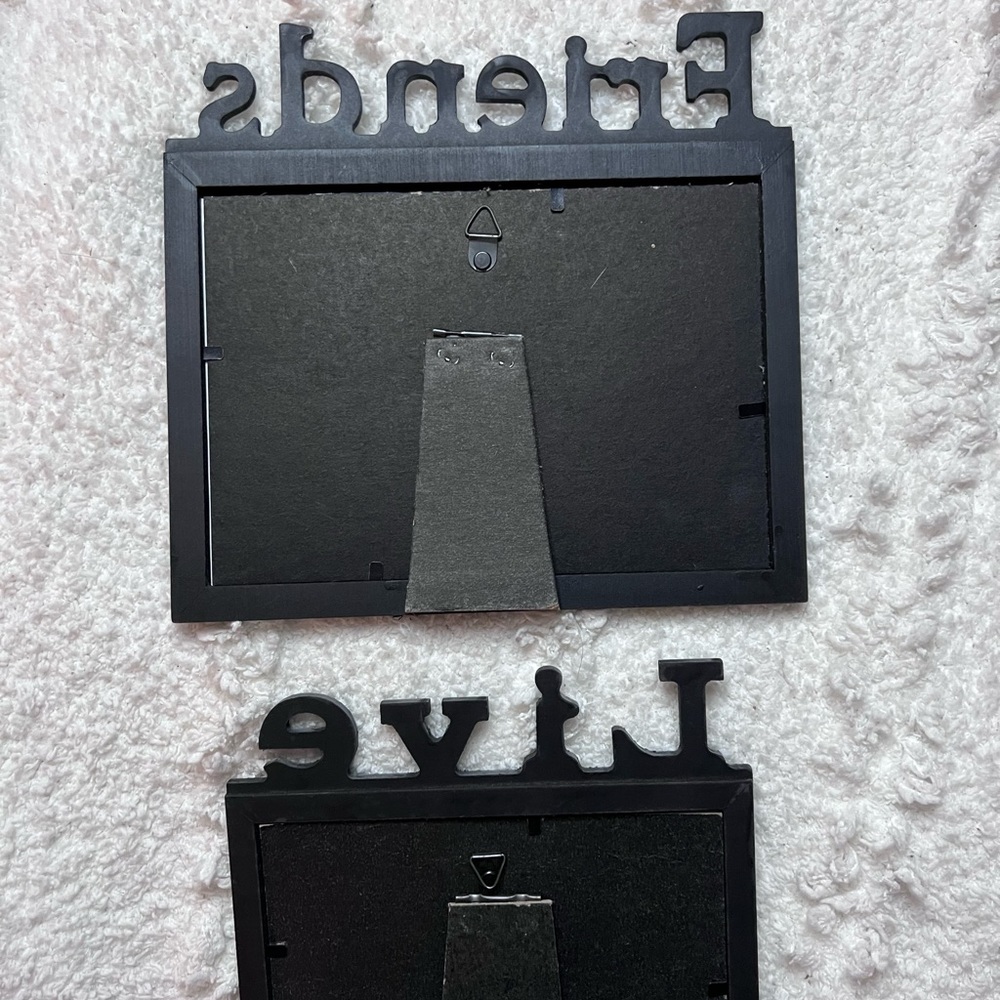 2 pictures frames - Picture 2 of 2